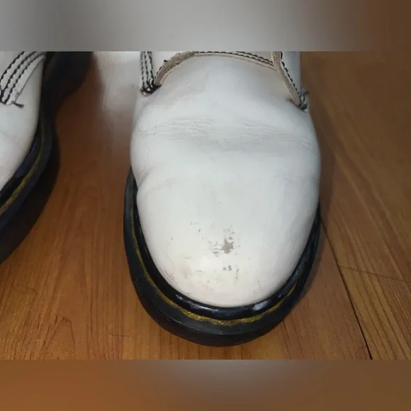 VINTAGE WHITE DR MARTENS W/ FLORAL LACES - Picture 2 of 6